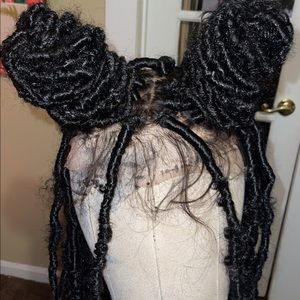 Distressed loc wig